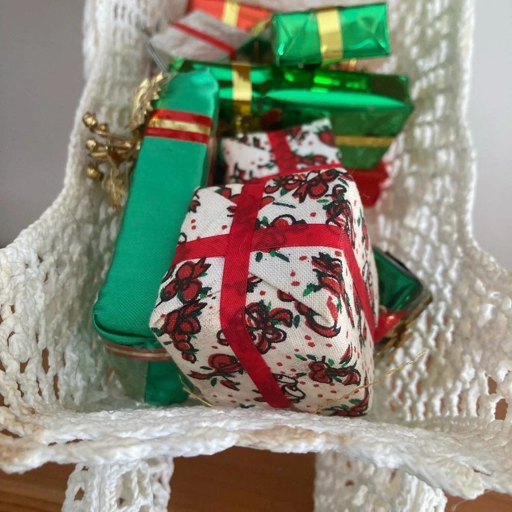 Vtg Crochet Sleigh With Presents Christmas Table Decor Home Winter Frost